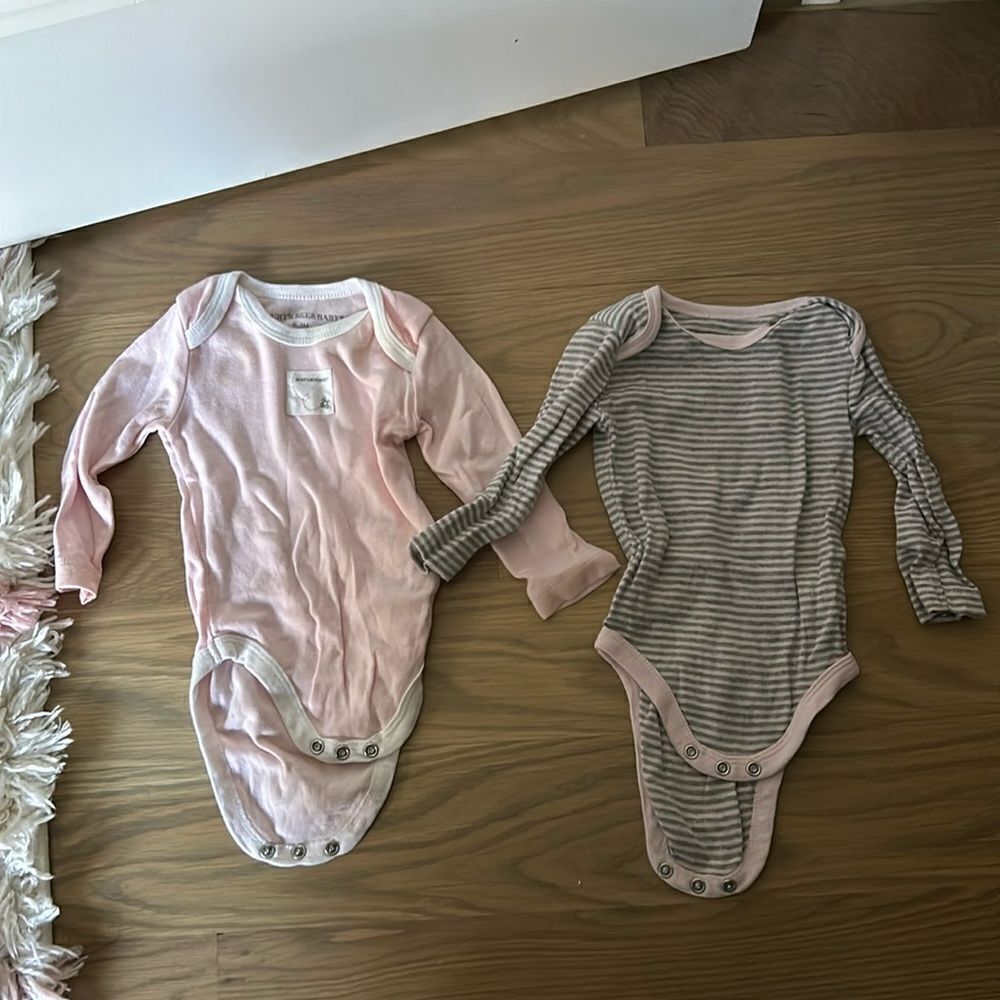 Burt’s bees long sleeve onesie body suit 0-3M